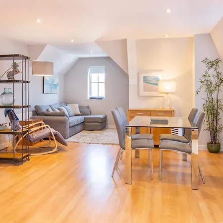 79 Centurion Square With Parking & Lift * York