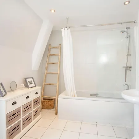 79 Centurion Square With Parking & Lift * York