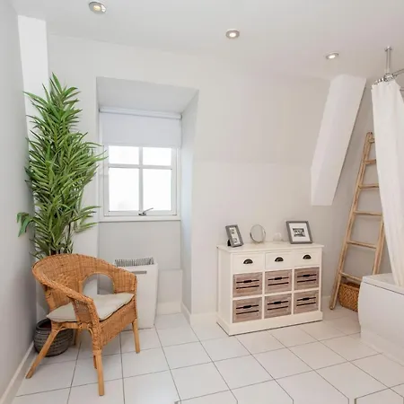 79 Centurion Square With Parking & Lift Vakantiehuis York